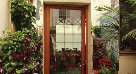 Miroir de jardin sur une terrasse