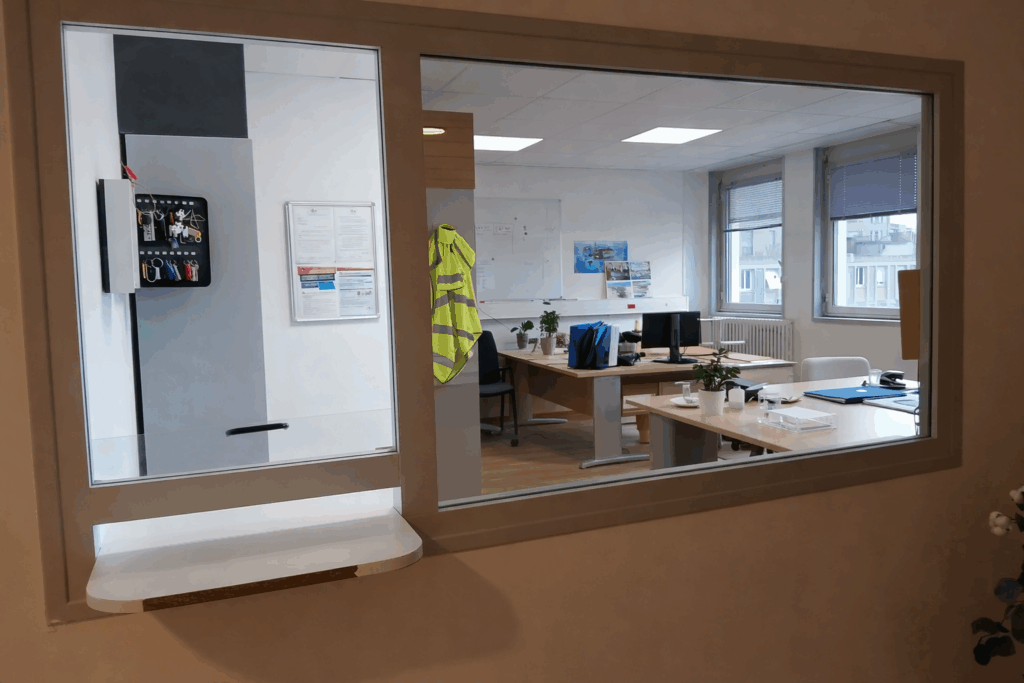 Miroir sans tain utilisant mal la lumière